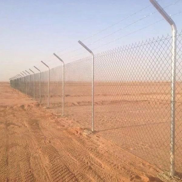 شبوك حديد قوية لحماية المواقع والمنشآت.