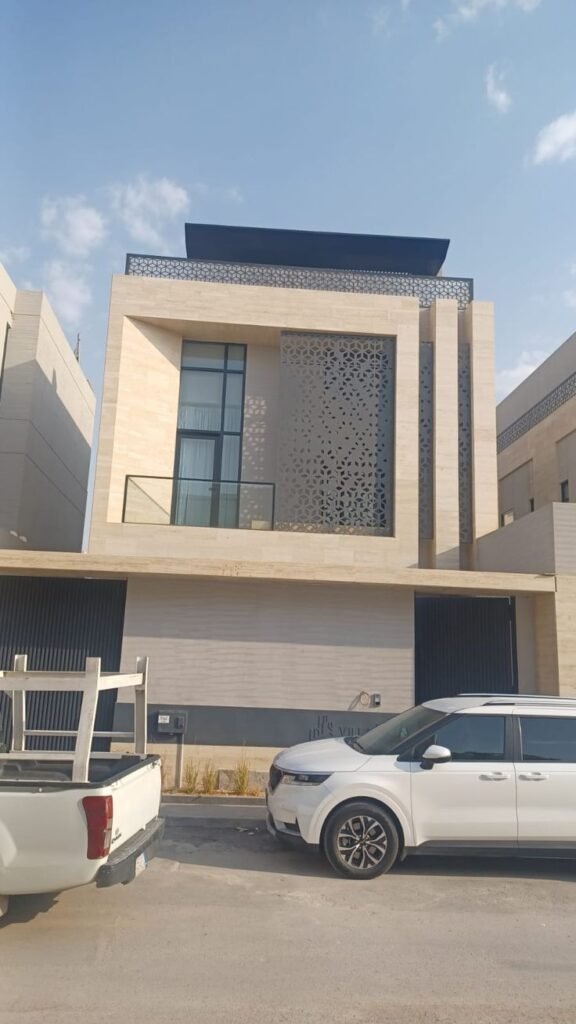 تنفيذ كلادينج خارجي للمكاتب والمنشآت.