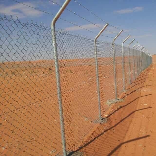 تنفيذ شبوك حماية الأراضي بتصميم متين.