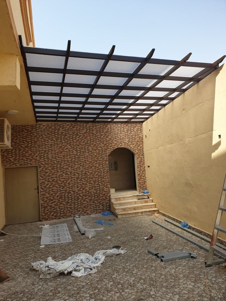 برجولات خارجية للمقاهي والمطاعم بأشكال حديثة.